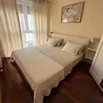 Lumos - Light Filled Retreat With Garage Parking In Pula